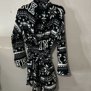 Victoria's Secret Pink , Black and White geometric Plush Belted Robe Sz XS EUC